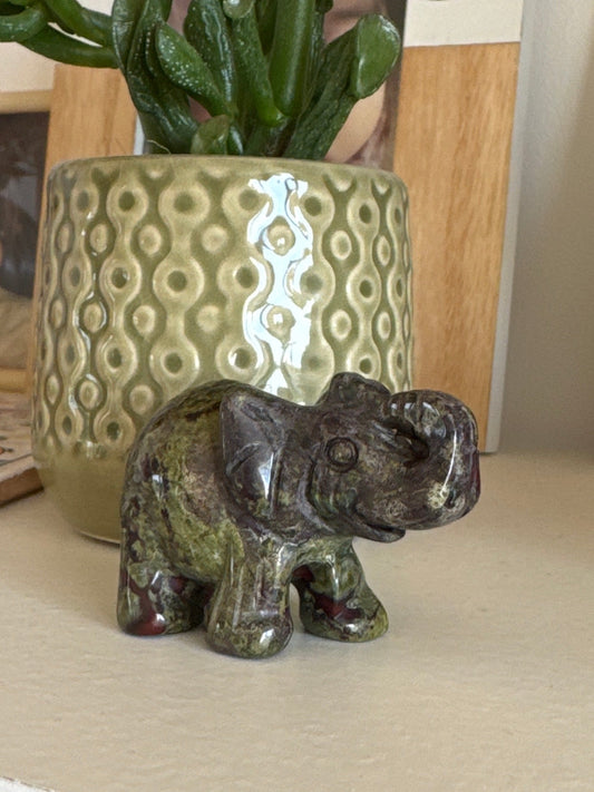 Eléphant Jaspe Sang de Dragon